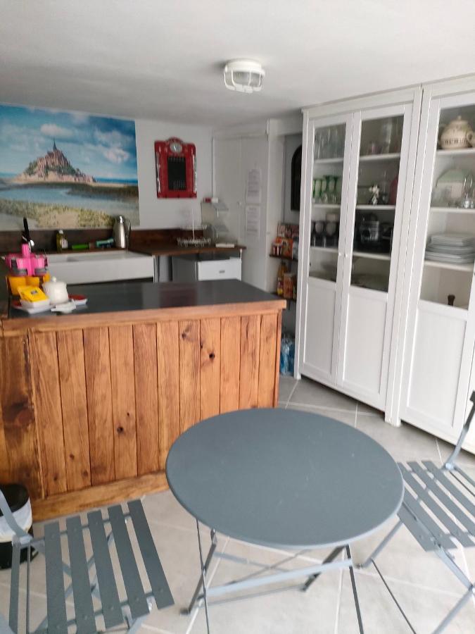 Les Petits Champs Apartment Buais-les-Monts Luaran gambar