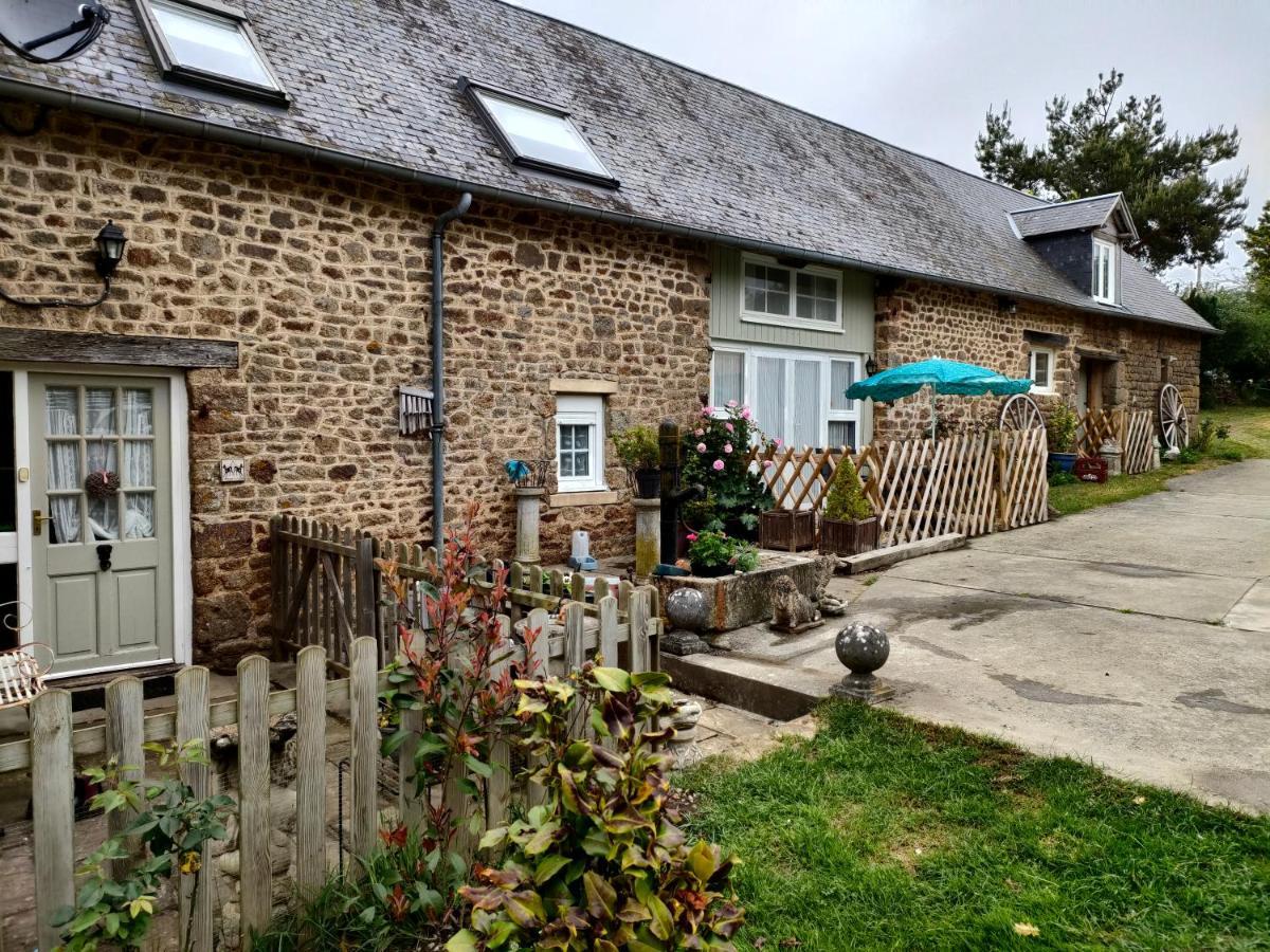 Les Petits Champs Apartment Buais-les-Monts Luaran gambar